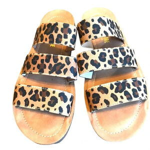 Cushionaire memory foam cheetah Print summer sandals women size 7